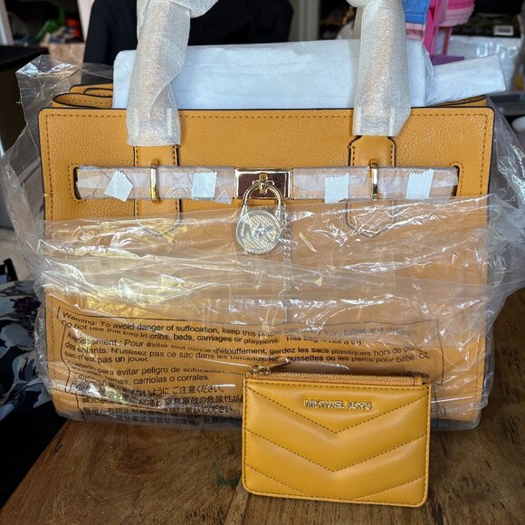 NWT: Micheal Kors Hamilton Medium Leather Satchel & matching card case - Picture 3 of 4